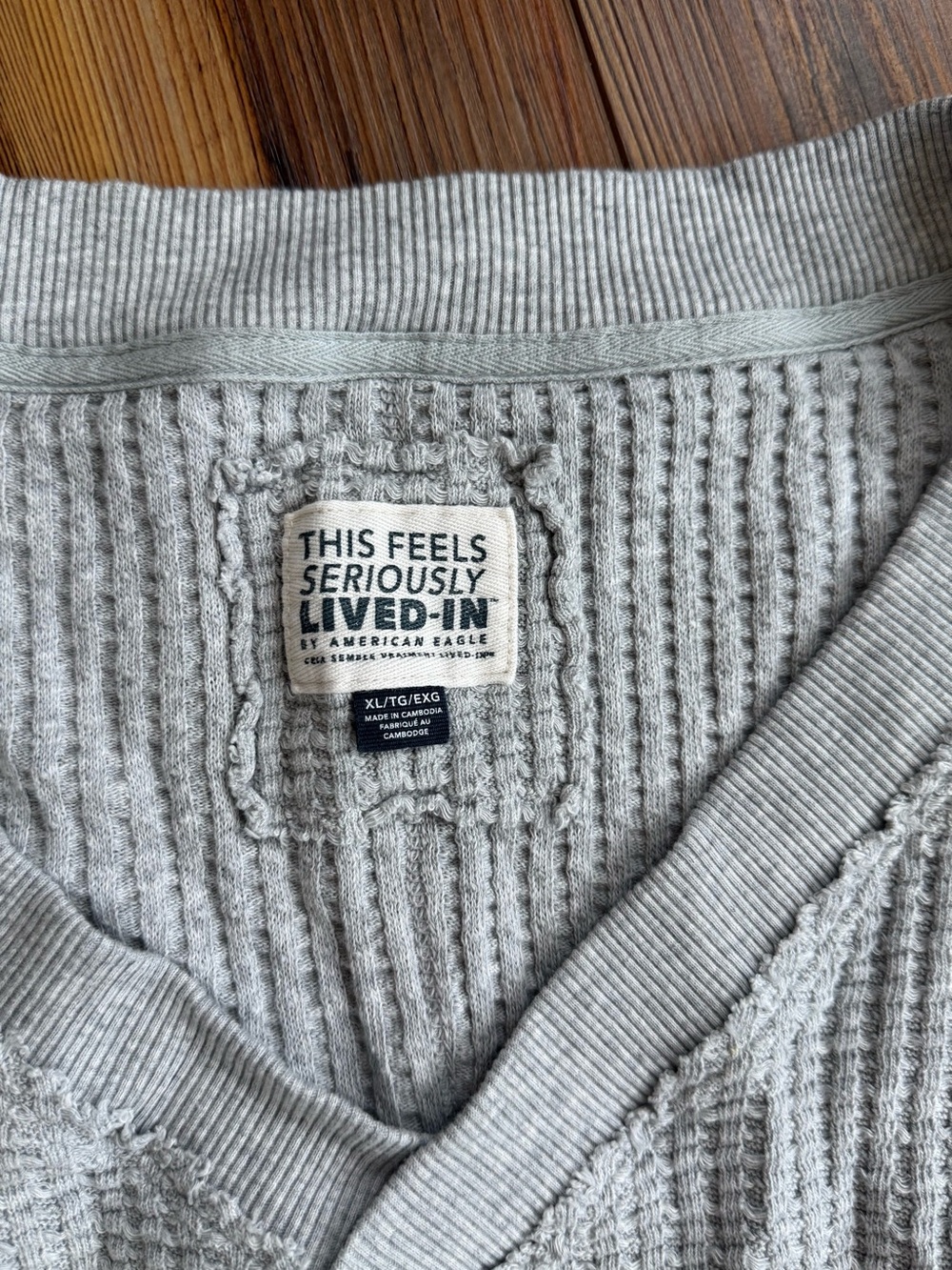 American Eagle Outfitters Light Gray Waffle-Knit V-Neck Sweater - Picture 5 of 6